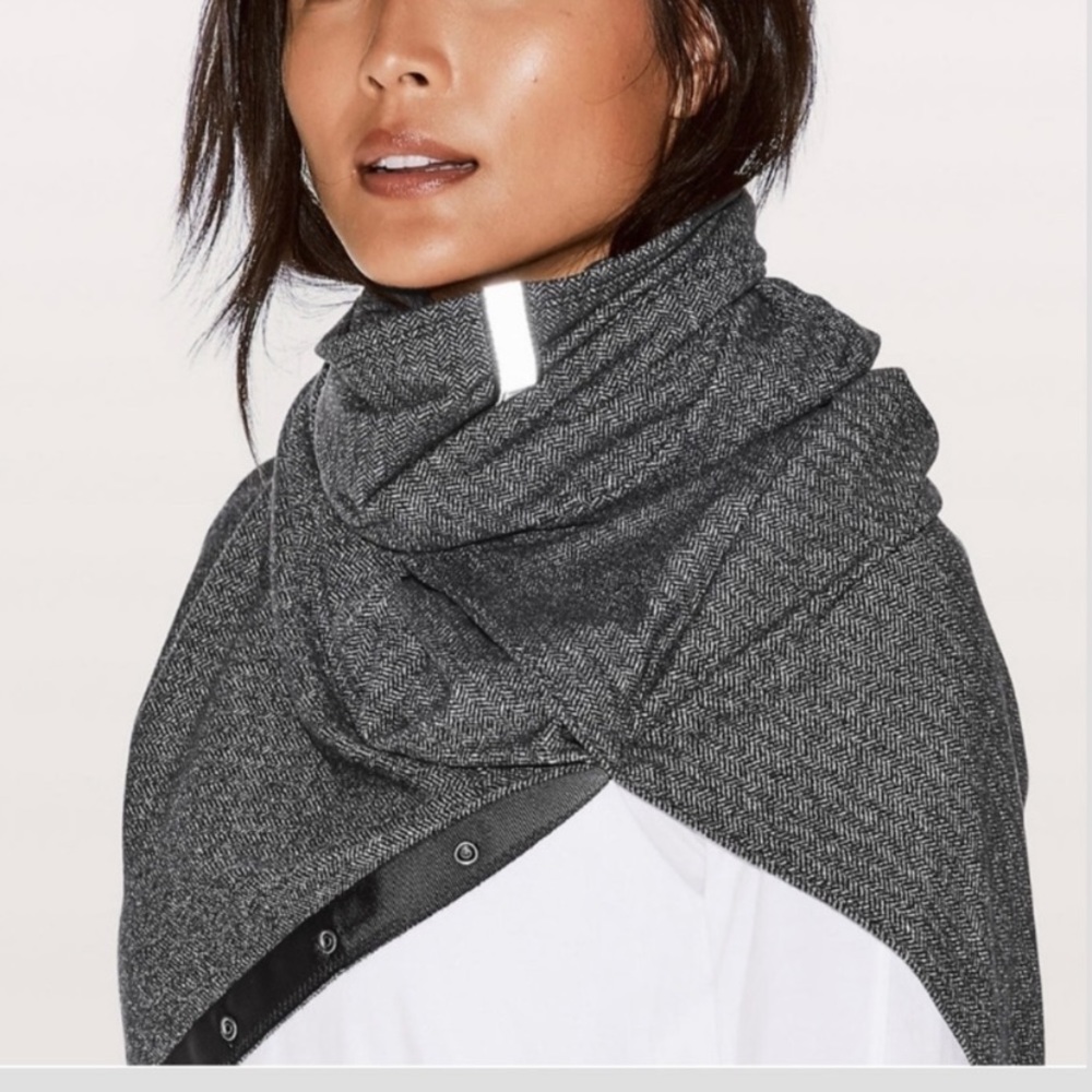Lululemon Vinyasa scarf